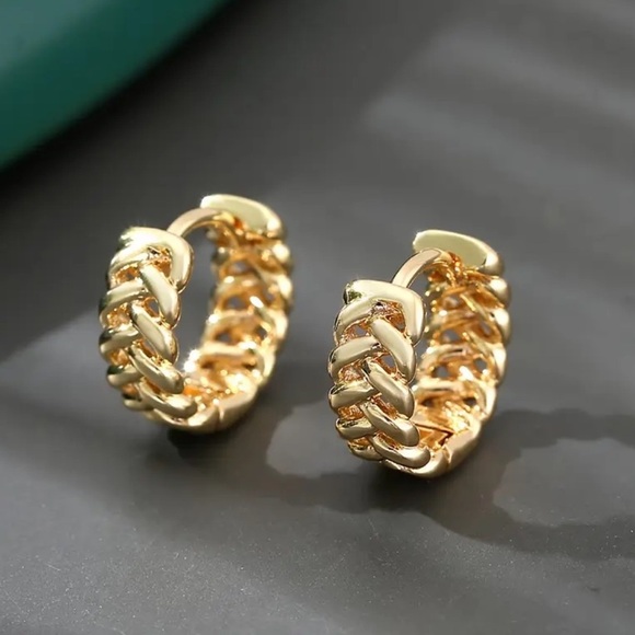 ✨Zara Adeline Braided Gold Huggie Earrings - Picture 1 of 5